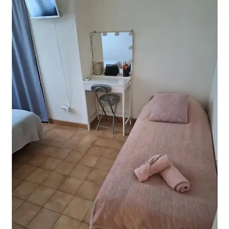 Au 1er Etage D'une Bed & Breakfast *