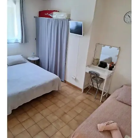 Au 1er Etage D'une Bed & Breakfast Ponteilla